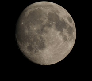 Månen foto i Länna 14/9 2016 ISO 100 Exp. 1/500 sek / BJÖRN o Matte ( primärfokus 10" sky-watcher med Canon 60d )