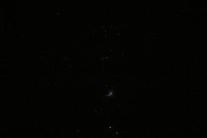 Svärdet i Orion med M42 synlig, taget i Bollmora 6 okt 2016, kl:05.02 med 400 mm objektiv monterad på ett vanligt fotostativ exp 1,3sek ISO 3200 taget av Janne